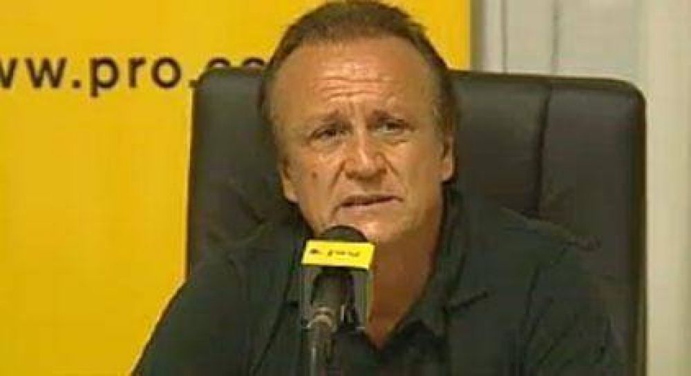 Miguel Del Sel asegura que est� a un punto de Bonfatti y arriba de Rossi