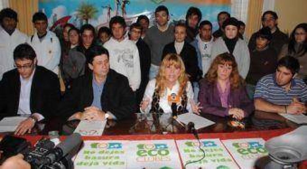 Ayala present� Ecoclubes de J�venes