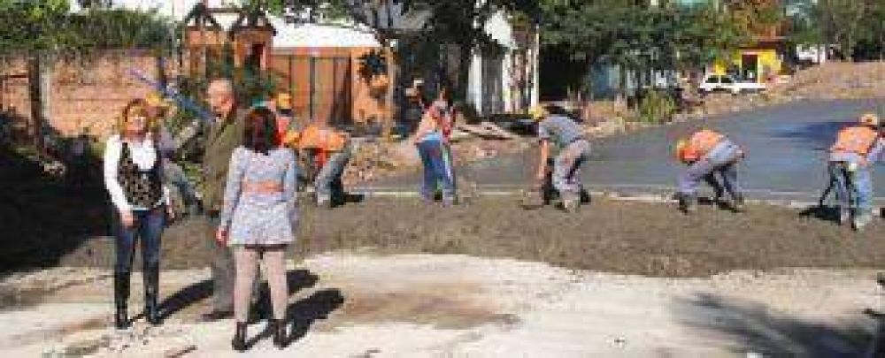 Se pavimentan cuadras en Villa Centenario y Villa El Dorado