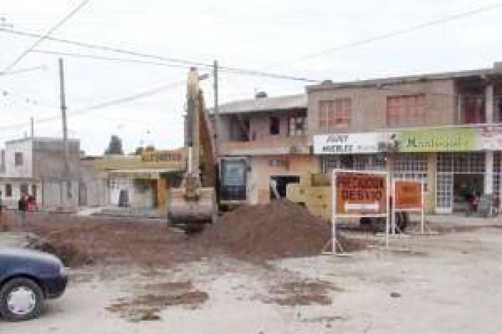 Iniciaron obra de pavimentaci�n en el Comedero