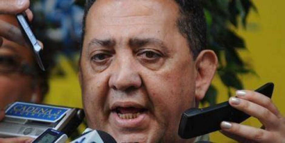 D`El�a present� a los candidatos del partido Miles
