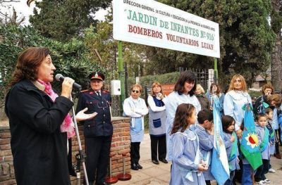 EL JARDIN DE INFANTES N� 916 YA LLEVA EL NOMBRE DE BOMBEROS VOLUNTARIOS DE LUJAN