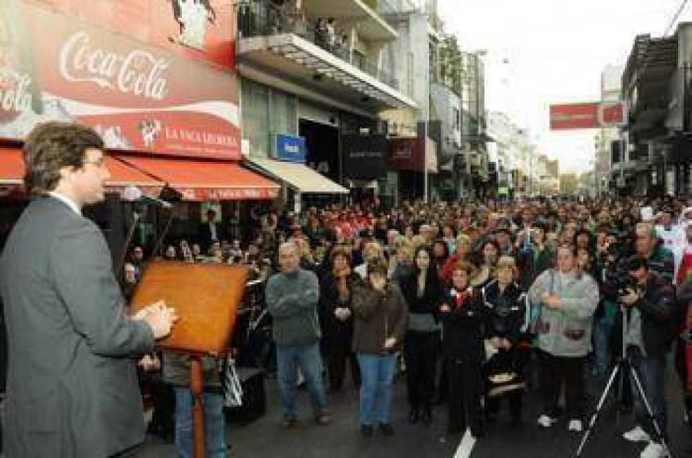 Lucas Ghi inaugur� nuevas calles modelo en el centro de Mor�n