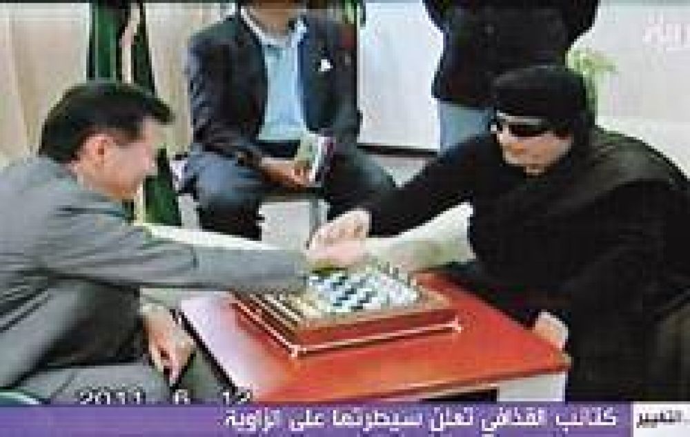 Khadafi gana la batalla del tiempo