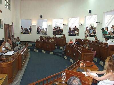 Fern�ndez dijo que como municipio s�lo pueden �inspeccionar�