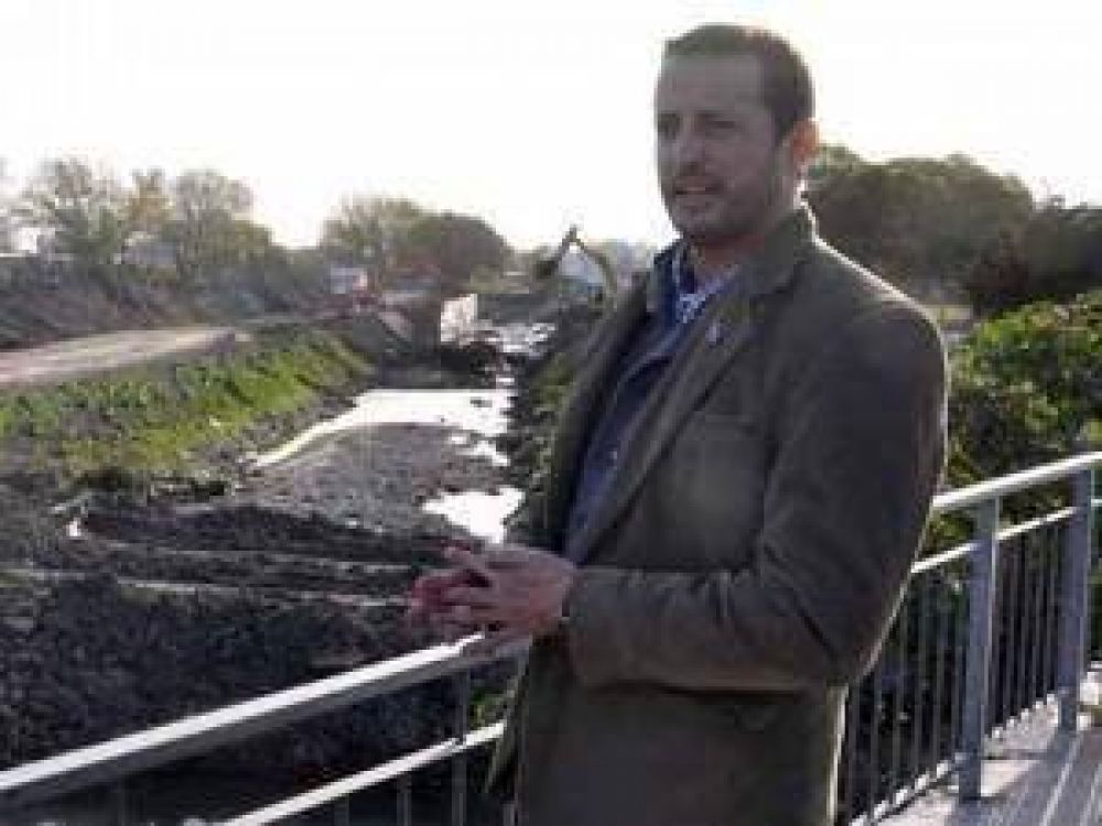 Insaurralde recorri� la ampliaci�n de las obras del Arroyo del Rey