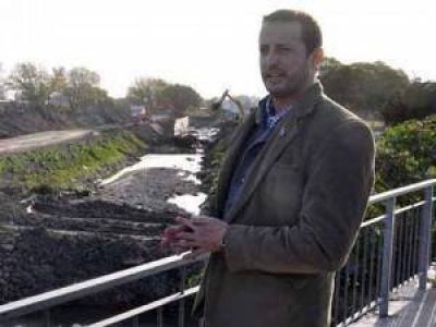Insaurralde recorri� la ampliaci�n de las obras del Arroyo del Rey
