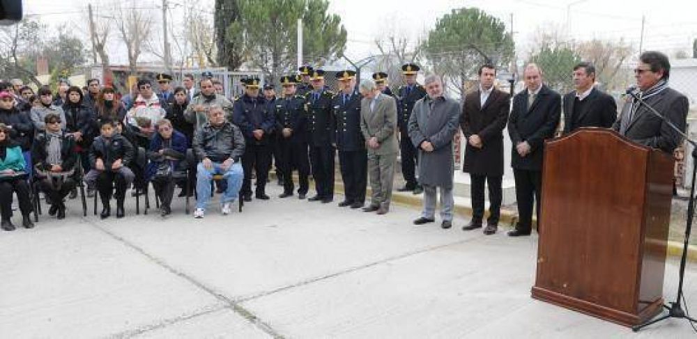 Se rindi� homenaje a polic�as muertos en el asalto al Ministerio de Econom�a