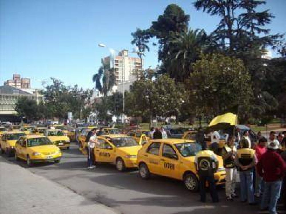 SOLICITADA DESATA POLEMICA EN EL SECTOR DE TAXISTAS
