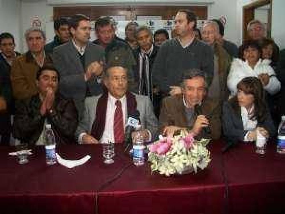 Rodr�guez Saa present� las candidaturas basualdistas