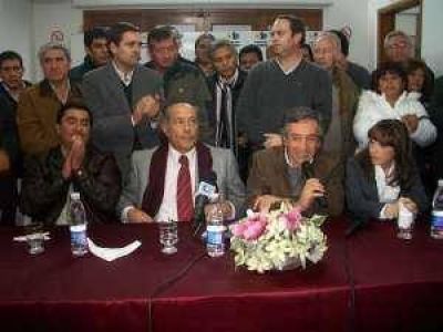 Rodr�guez Saa present� las candidaturas basualdistas