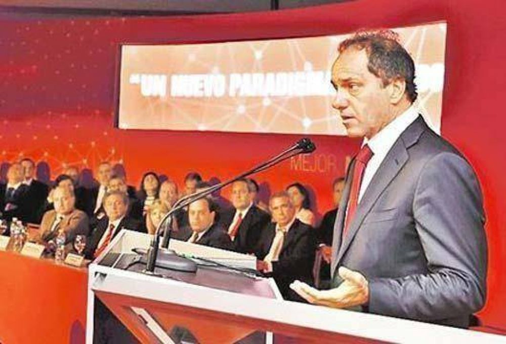 Scioli sale a calmar a los intendentes