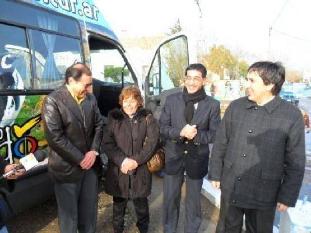 Se compraron minibuses con los fondos de OXY