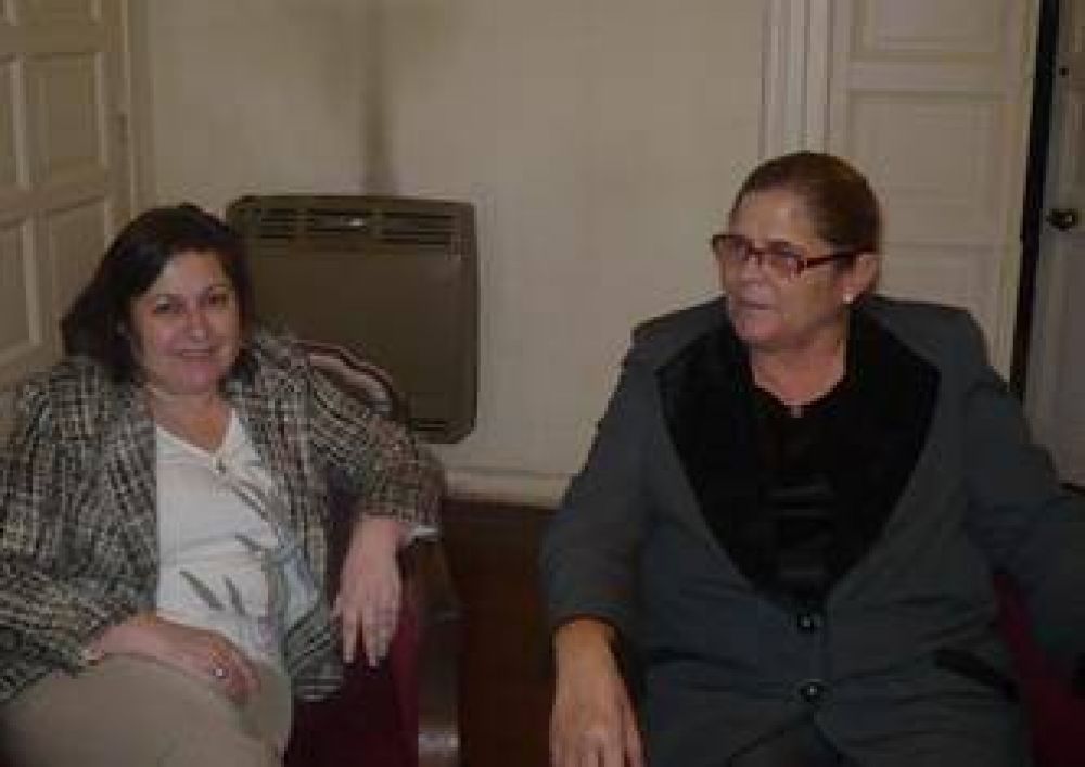 Graciela Oca�a se reuni� con la intendente. 