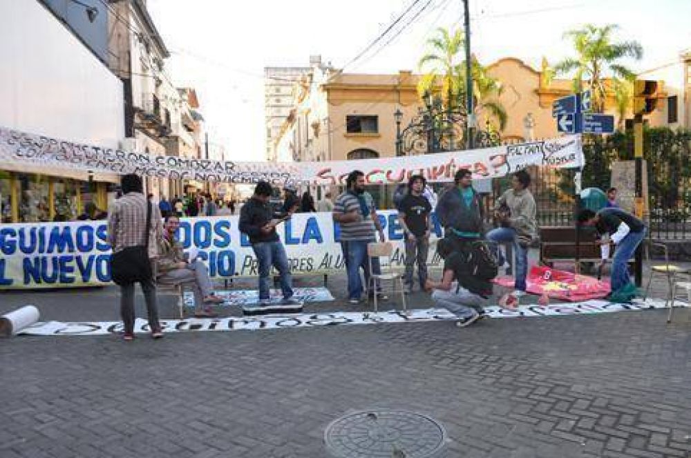 Alumnos refuerzan reclamos Por edificios dignos donde estudiar