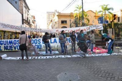 Alumnos refuerzan reclamos Por edificios dignos donde estudiar