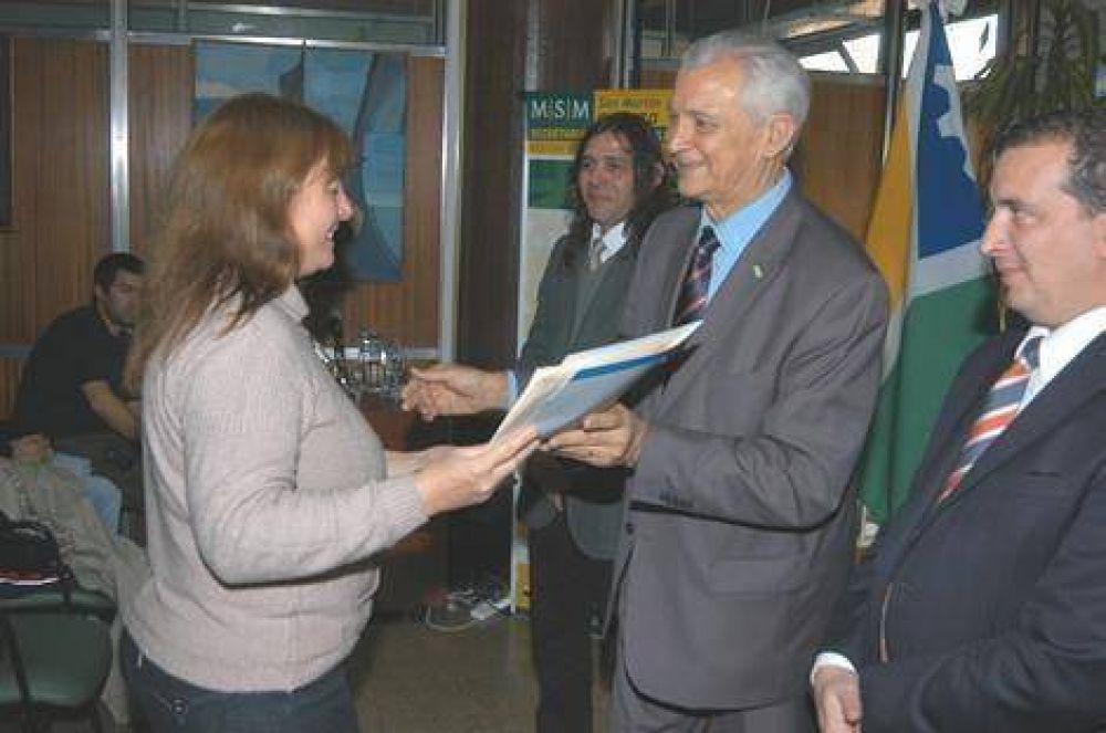 SAN MART�N - NUEVA ENTREGA DE T�TULOS DE BIEN DE FAMILIA EN LA SALA VICTORIA PUEYRRED�N