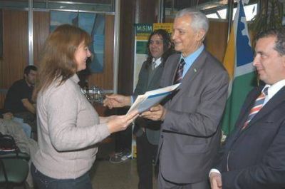 SAN MART�N - NUEVA ENTREGA DE T�TULOS DE BIEN DE FAMILIA EN LA SALA VICTORIA PUEYRRED�N