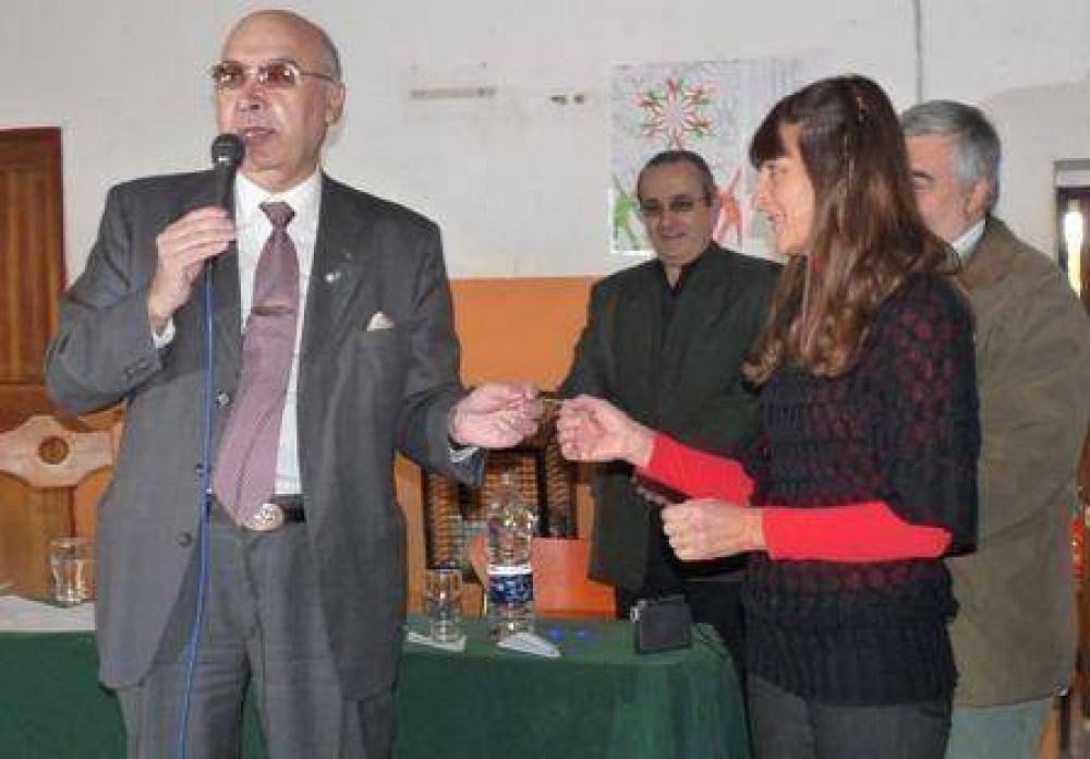Gorosito entreg� $ 50.000 a la EET 1 para que se comiencen a construir nuevos laboratorios
