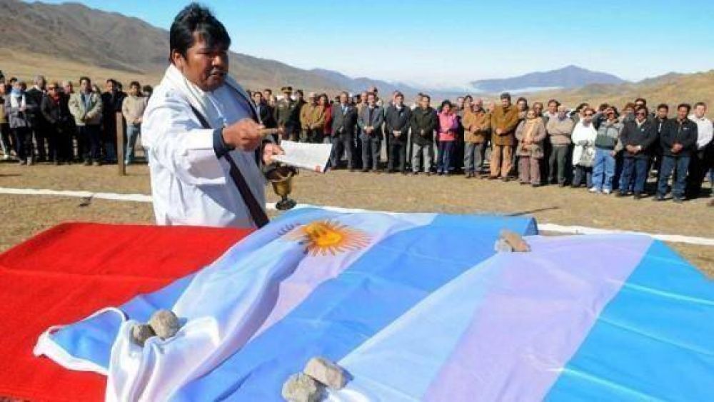 Se concret� el tradicional cambio de banderas en el Infiernillo