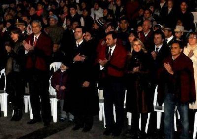 Urtubey encabez� un hist�rico y emotivo homenaje que brind� el pueblo de Salta al General G�emes