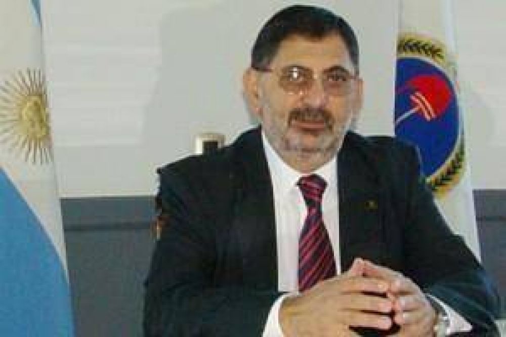 Intendente invit� a embanderar la ciudad