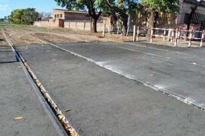 Contin�an acondicionando los pasos a nivel en algunos sectores de nuestra ciudad 