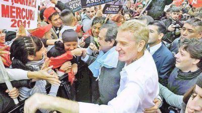 Alfons�n y De Narv�ez salieron a probar su frente en La Matanza