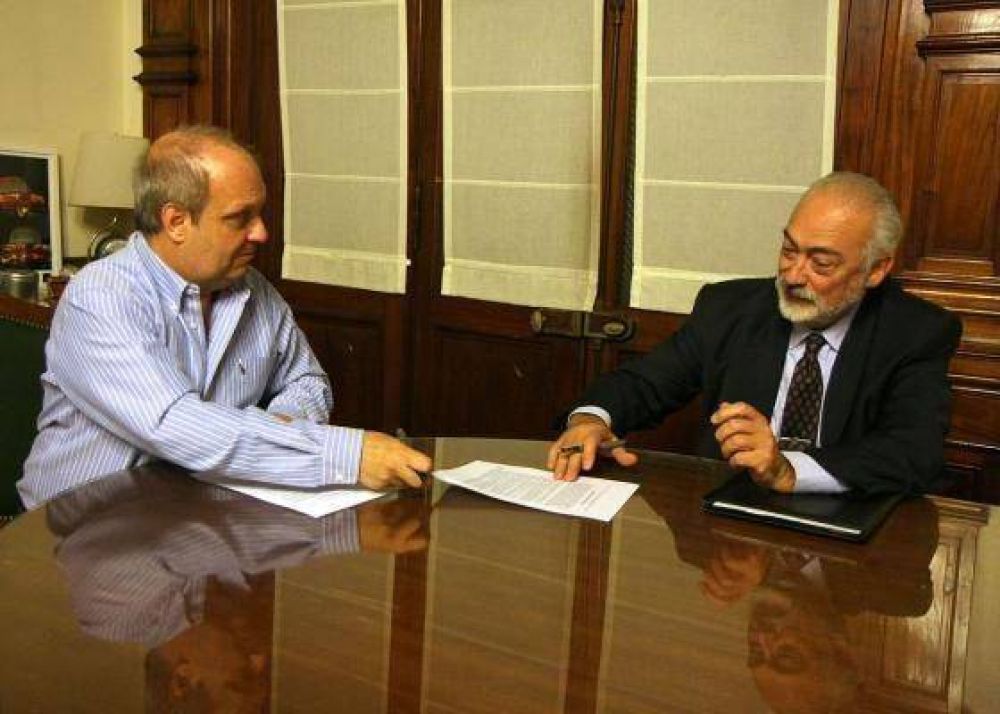 Guzm�n firm� convenio con la Ciudad de Buenos Aires