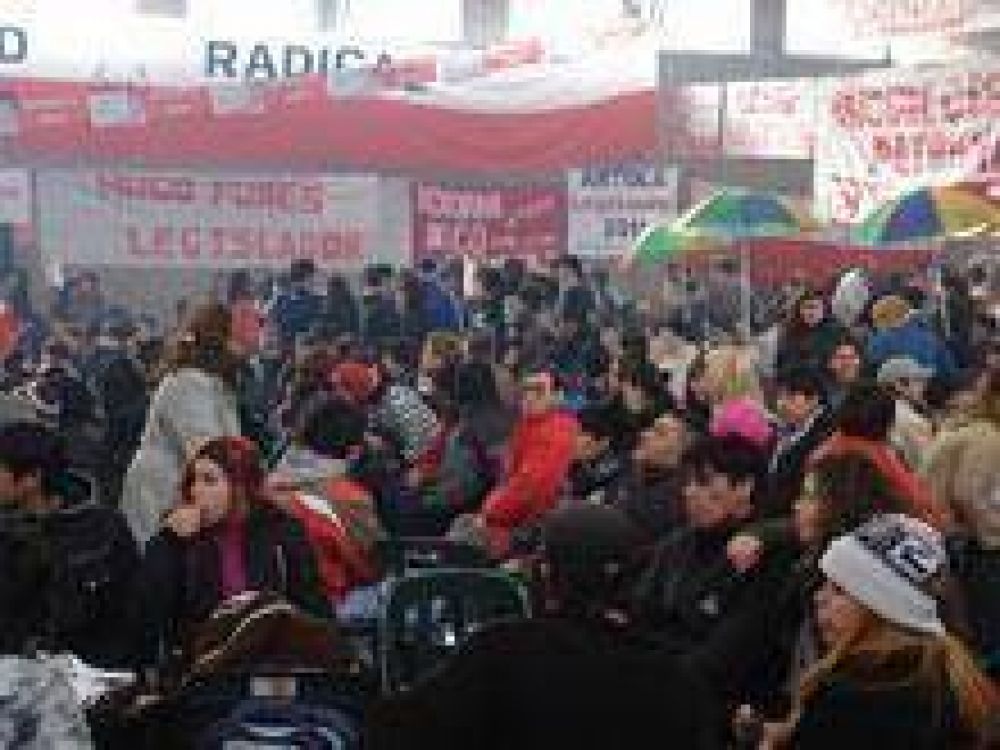 Militantes colman la Convenci�n de la UCR