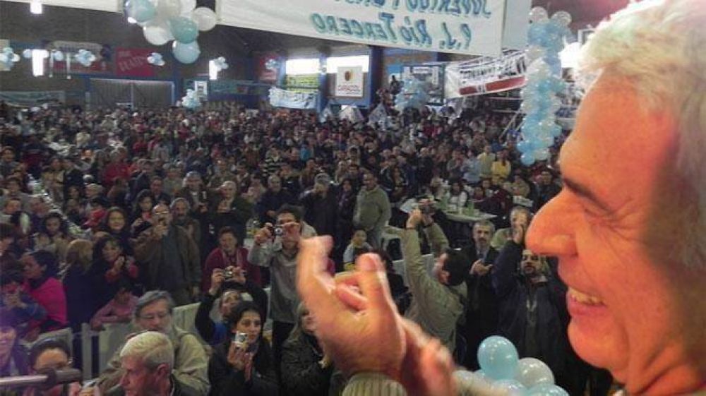 De la Sota junt� a tres mil peronistas en Tercero Arriba