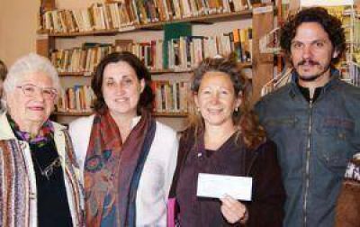 LUJ�N - LA INTENDENTA ENTREG� UN SUBSIDIO A LA BIBLIOTECA POPULAR DE CARLOS KEEN