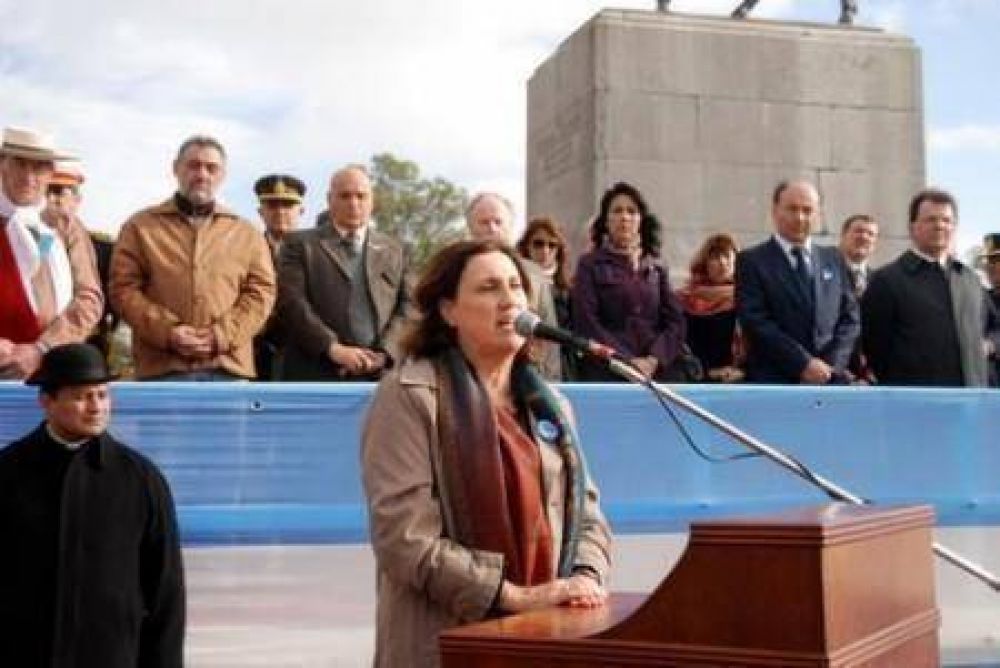 El d�a de la Bandera se celebr� con un desfile por las calles de Luj�n