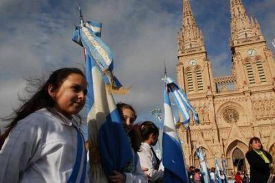 Con gran cantidad de p�blico se festej� el D�a de la Bandera