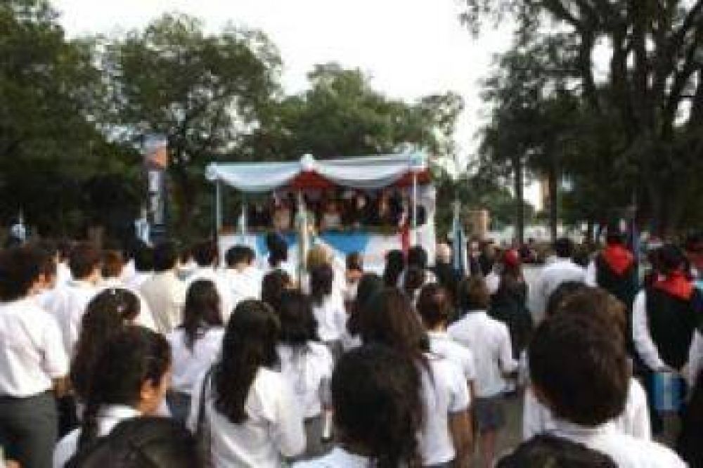 Dia de la Bandera en Resistencia: El municipio acusa a Educaci�n por la ausencia de alumnos