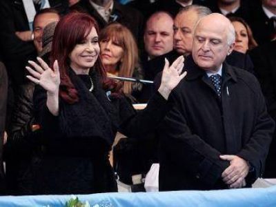 Critican al gobierno nacional por politizar el acto de la Bandera