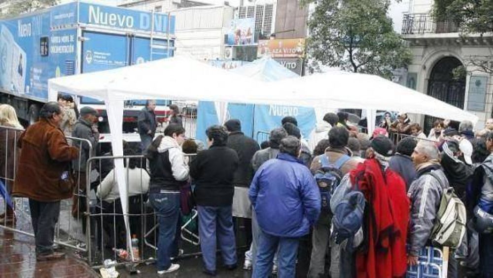 M�s de 4 mil tucumanos ya obtuvieron sus DNI en la �F�brica M�vil�