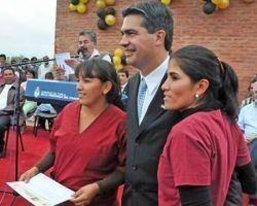 Capitanich entreg� las primeras viviendas construidas por el MIJD 