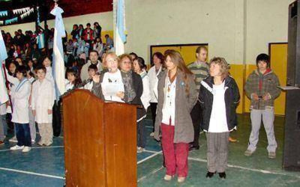 Das Neves encabez� el acto de promesa en Trelew