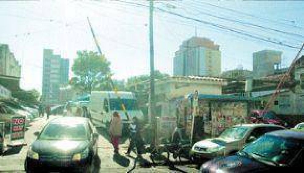 PARA CORNEJO LA PROVINCIA "PAGA FORTUNAS POR ALQUILAR PROPIEDADES Y DESCUIDA LAS PROPIAS"