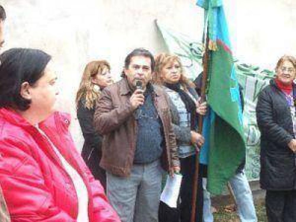 La lista verde de "ATE" present� a sus candidatos