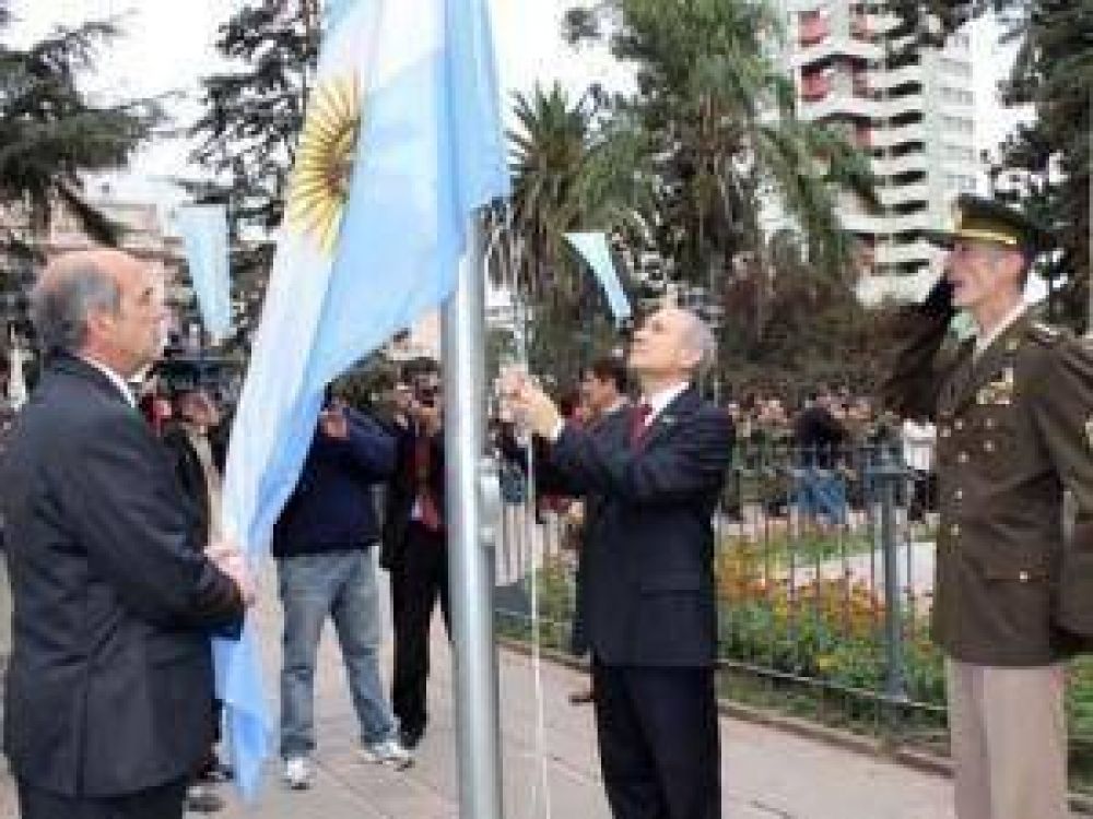 Barrionuevo sostuvo que �se deben enaltecer los valores belgraneanos todos los d�as�