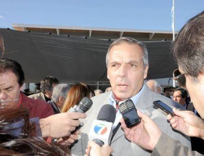 *Sapag: �Hay una larga tarea por delante�