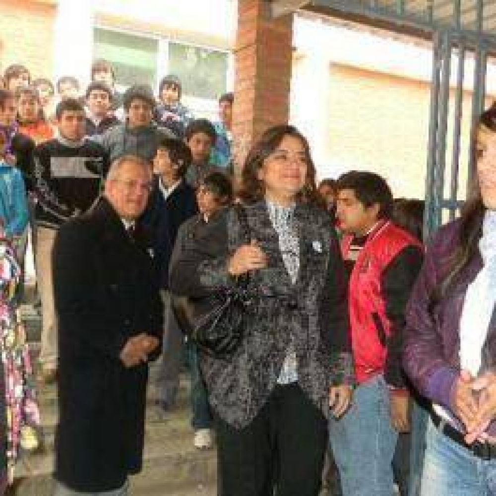 �El 87 % del Presupuesto comprometido en sueldos inhibe la posibilidad de hacer escuelas, caminos y hospitales�