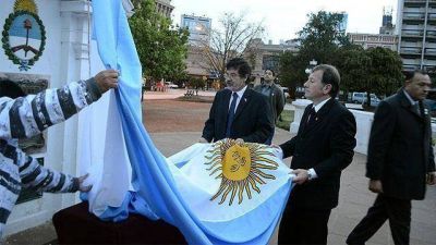 D�a de la Bandera: en Paran� cuestionaron "d�divas" a la Naci�n