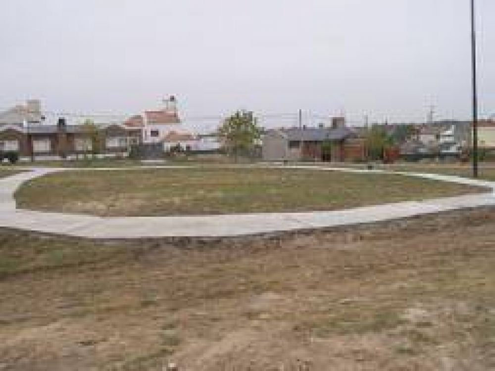 Baha Blanca: Avanzan las tareas en la nueva plaza del Barrio Miramar