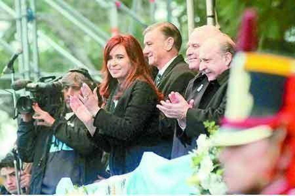 D�a de la Bandera: un acto que pareci� un lanzamiento electoral