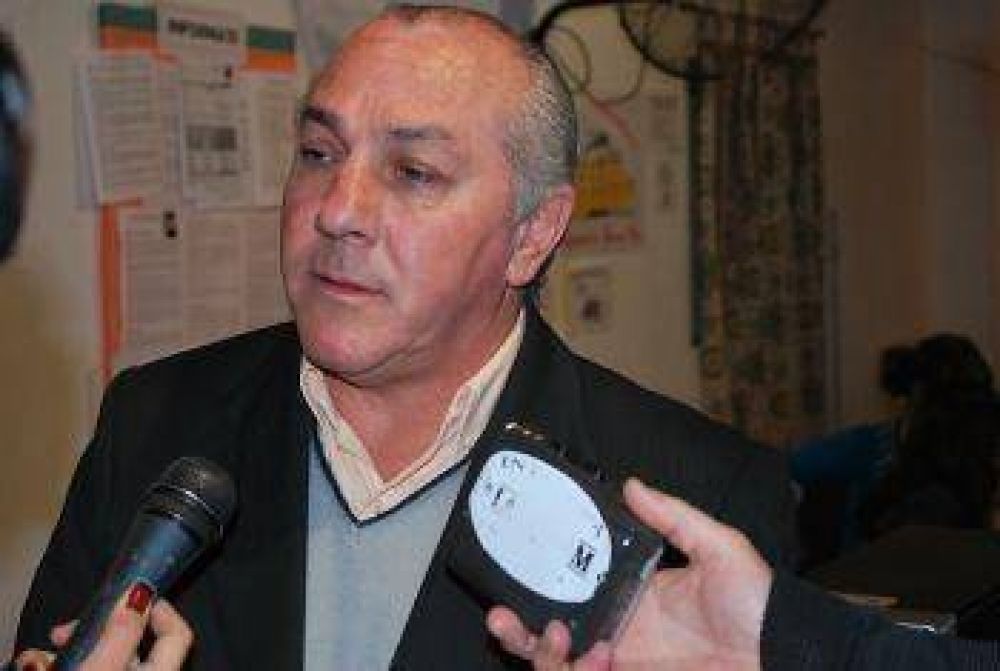 Cien empleados municipales contratados pasaron a planta permanente