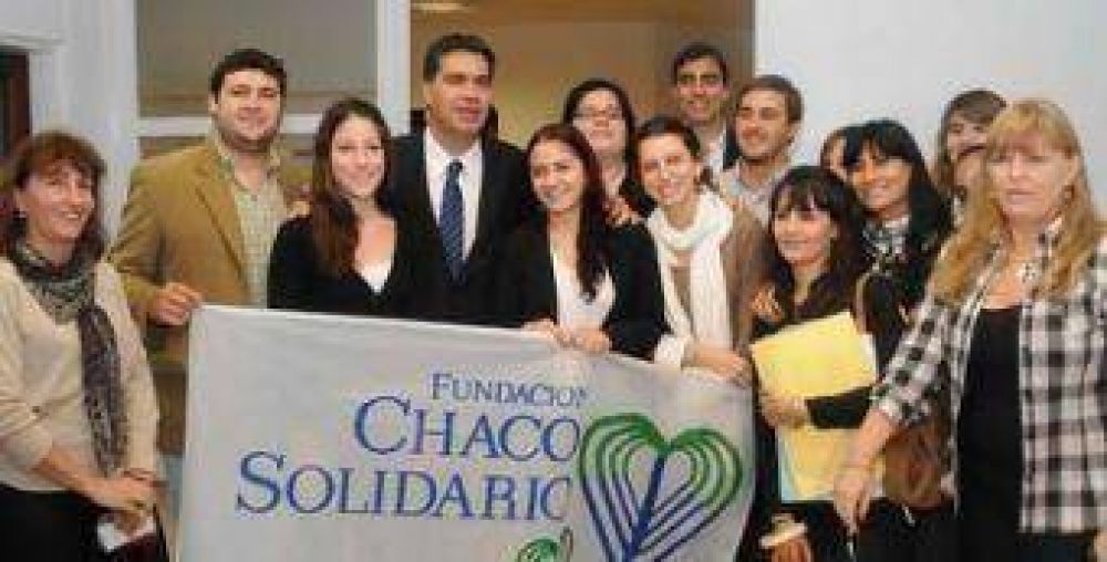 Capitanich entreg� un minib�s con rampa a la escuela especial N�1