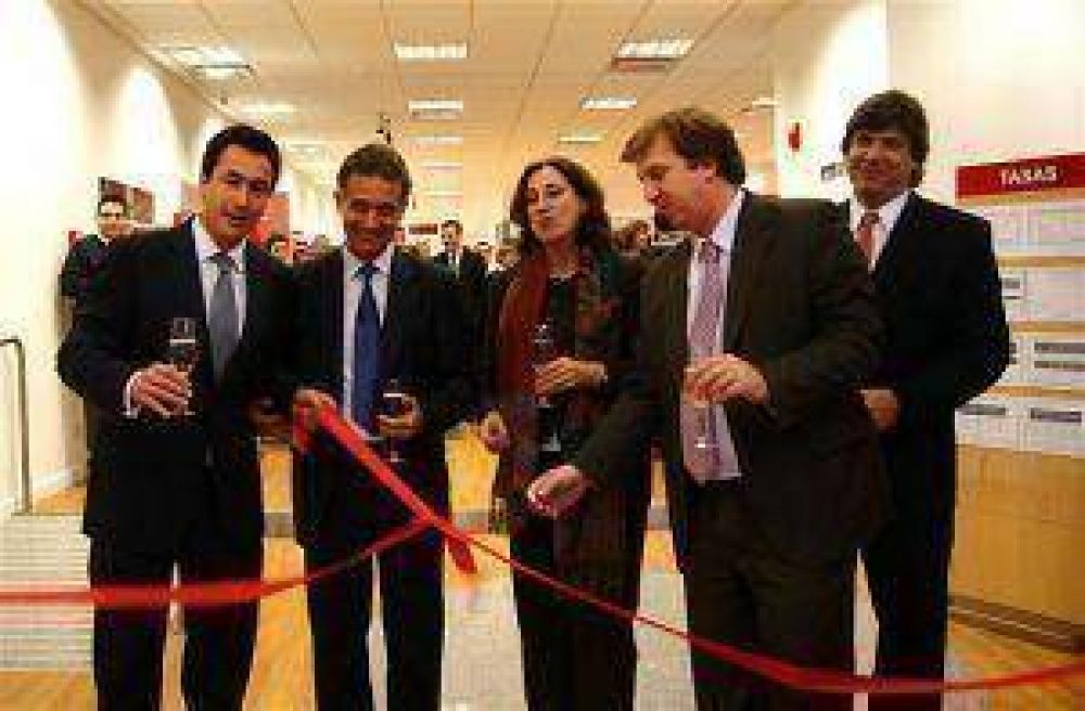 Rosso inaugur� la sede del HSBC 